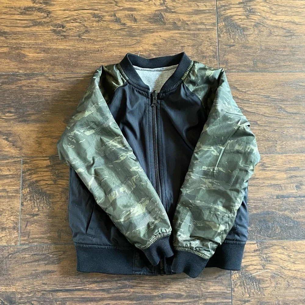 Old Navy, Boys, Reversible Jacket, Black/Camo and Heather Gray, Size S (6-7)